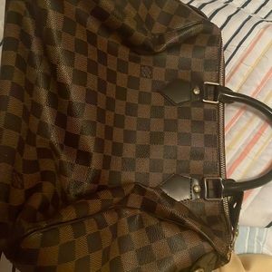 Louis Vuitton bag with duster and key